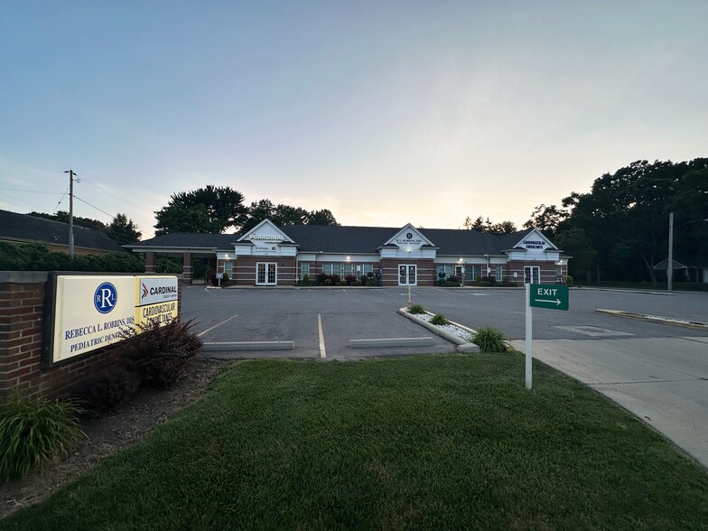 1220 Som Center Rd, Mayfield Heights, OH à louer - Photo du bâtiment - Image 2 de 3