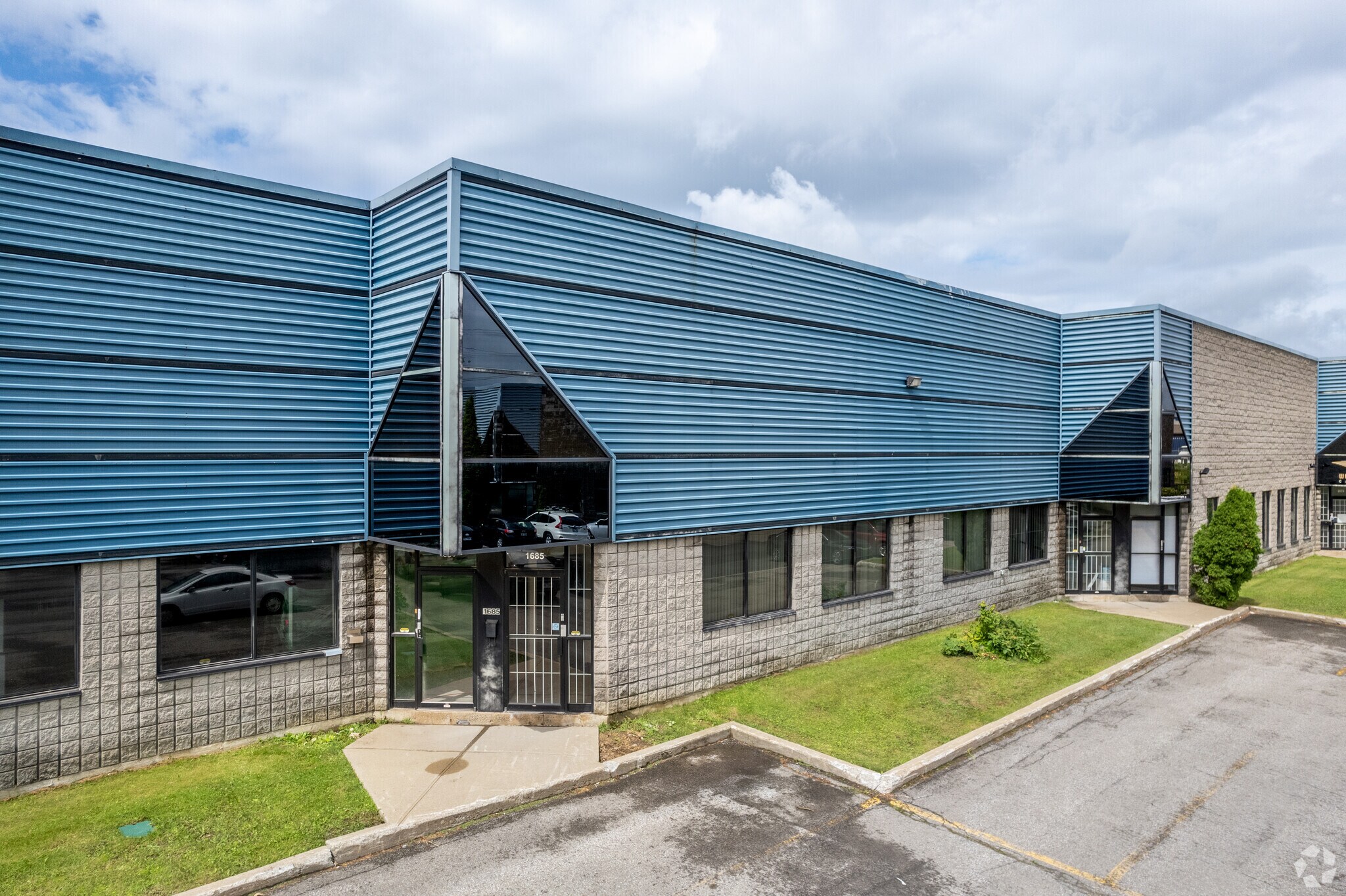 1653-1697 Rue Cunard, Laval, QC à vendre Photo du bâtiment- Image 1 de 1