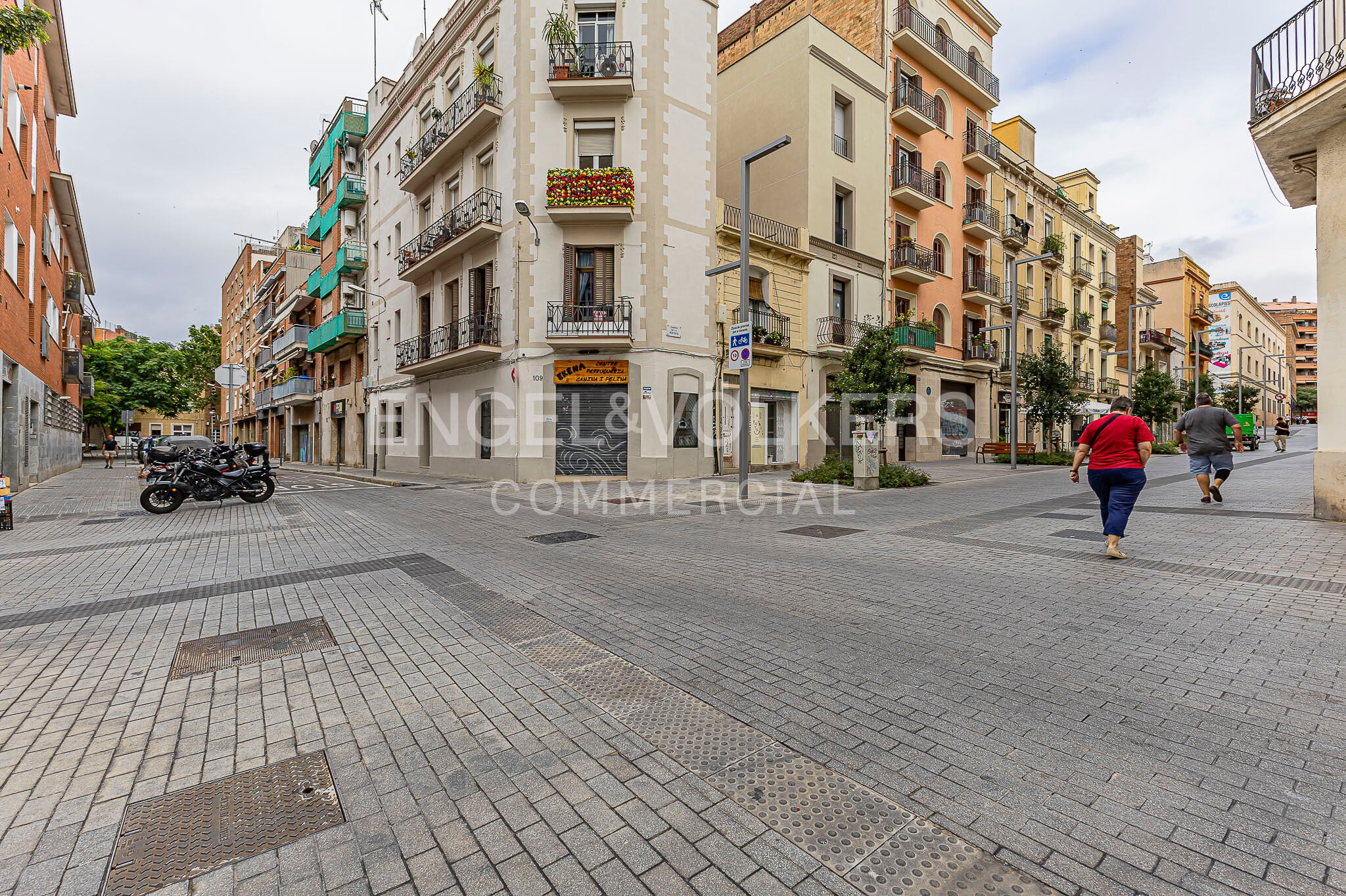 Retail in Barcelona, Barcelona for lease Building Photo- Image 1 of 2