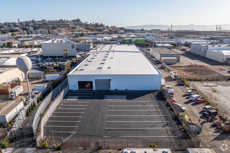 2225 Jerrold Ave, San Francisco, CA à louer - Photo du bâtiment - Image 2 de 7