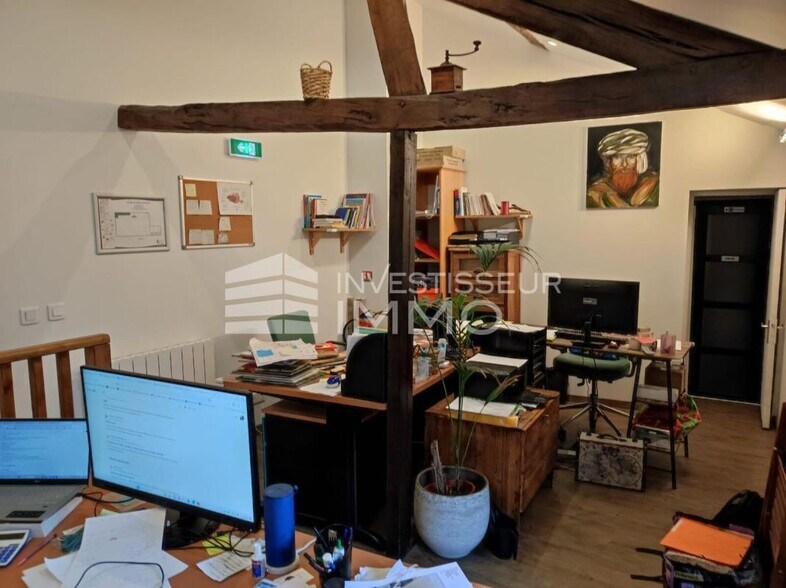 Office in Viry Chatillon for lease - Building Photo - Image 1 of 3