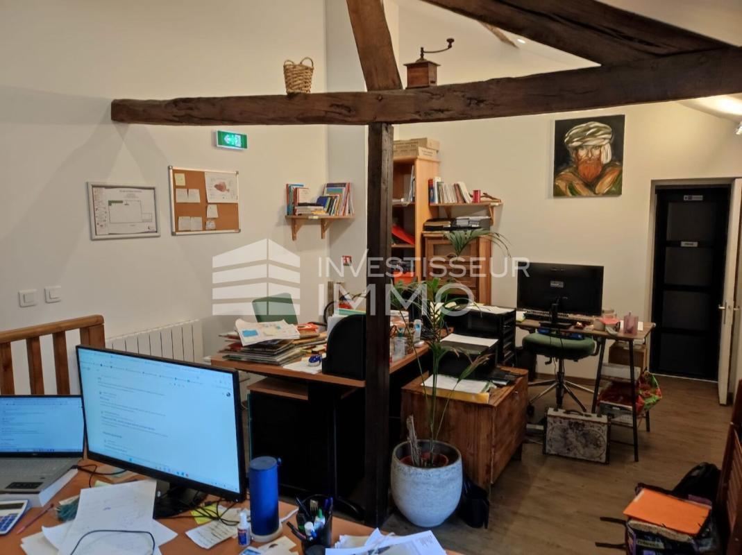 Office in Viry Chatillon for lease Building Photo- Image 1 of 4