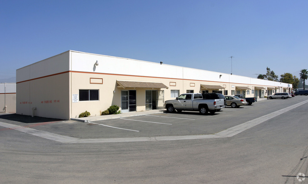 285 E Mill St, San Bernardino, CA for lease - Primary Photo - Image 3 of 4