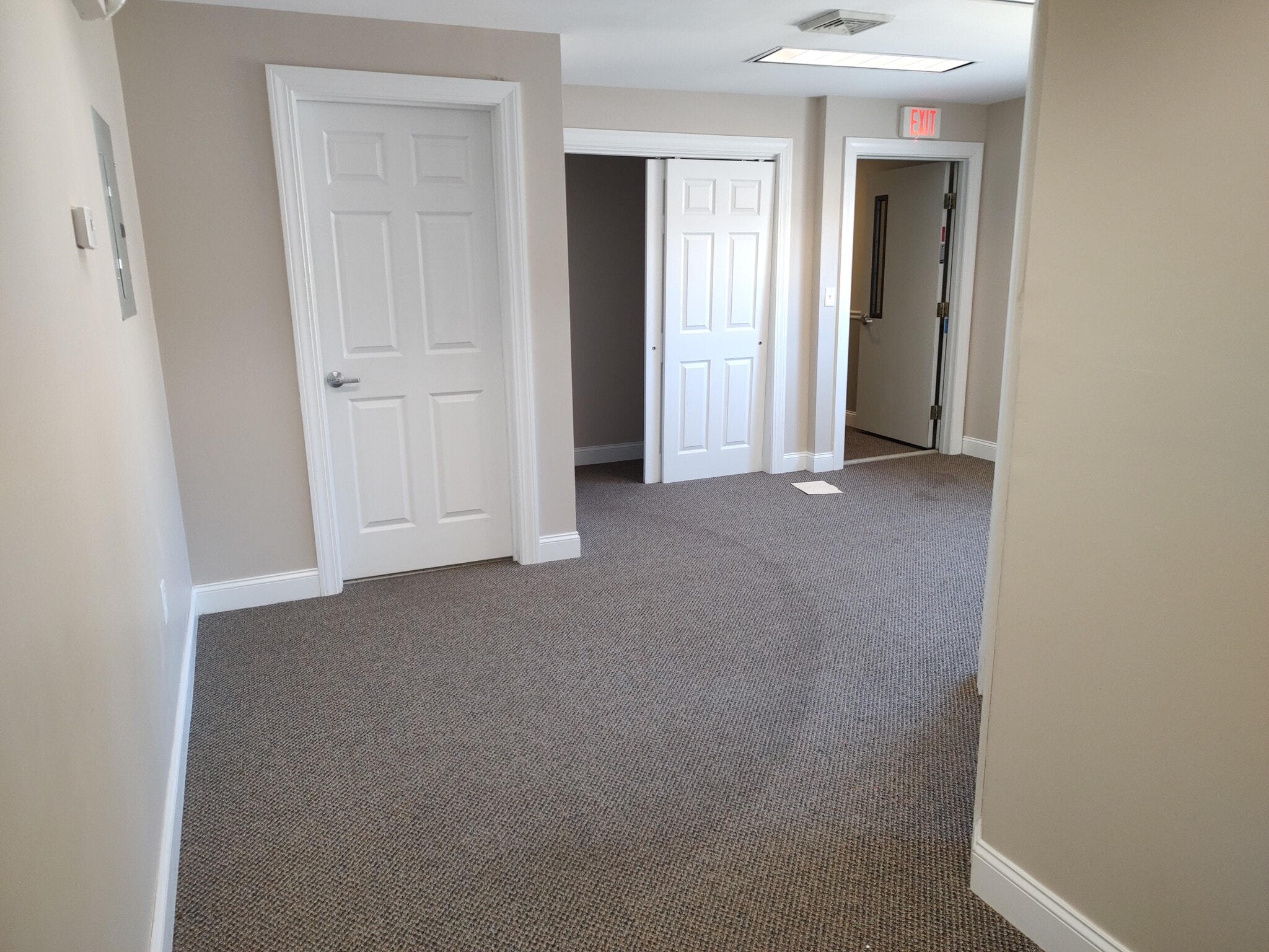 92 Portsmouth Ave, Exeter, NH for lease Primary Photo- Image 1 of 9