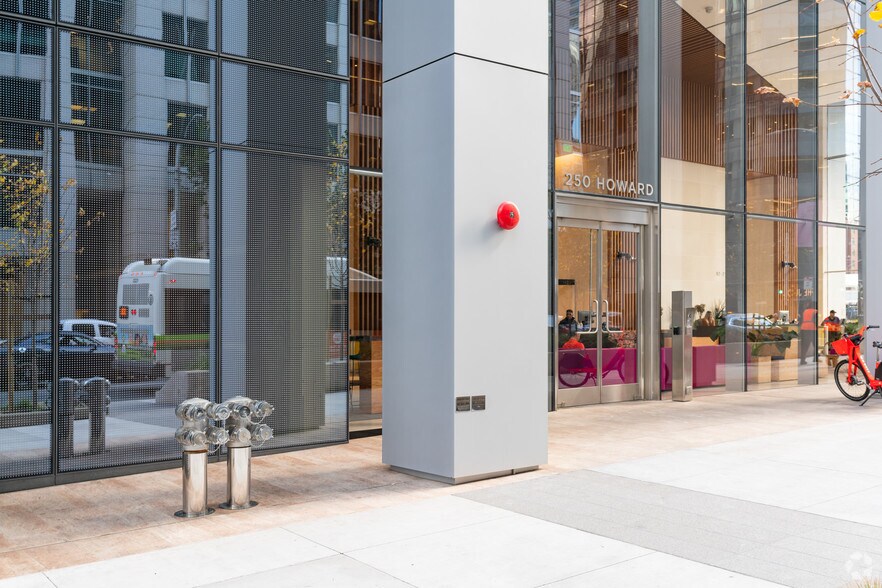 250 Howard St, San Francisco, CA à louer - Photo du bâtiment - Image 3 de 8