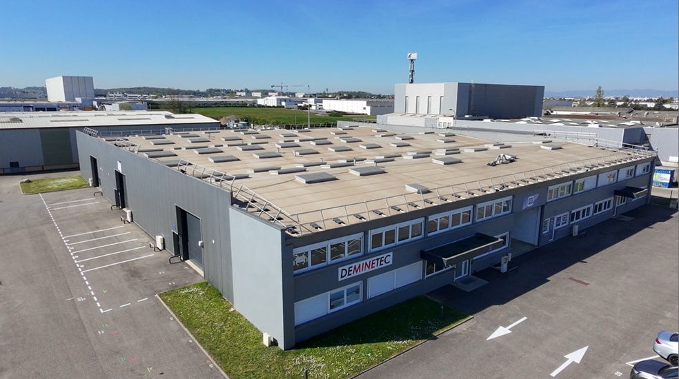 9 Avenue Du Maréchal De Lattre De Tassigny, Meyzieu à louer - Photo principale - Image 1 de 20