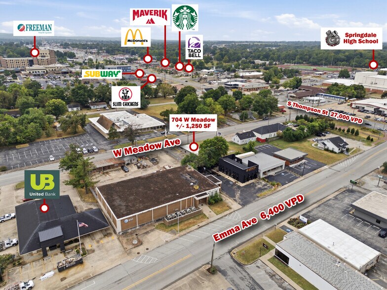 704 W Meadow Ave, Springdale, AR à louer - Photo du bâtiment - Image 2 de 15