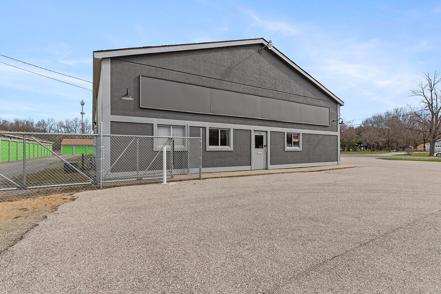 2380 E Laketon Ave, Muskegon, MI for lease - Building Photo - Image 2 of 5