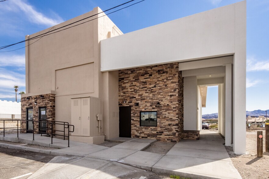 1515 Marlboro Dr, Lake Havasu City, AZ à vendre - Photo du bâtiment - Image 1 de 39
