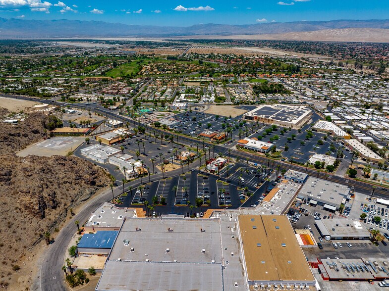 67555 E Palm Canyon Dr, Cathedral City, CA à vendre - Photo du bâtiment - Image 3 de 23