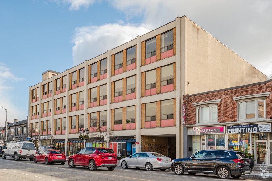 815 Danforth Ave, Toronto, ON for lease - Primary Photo - Image 1 of 3