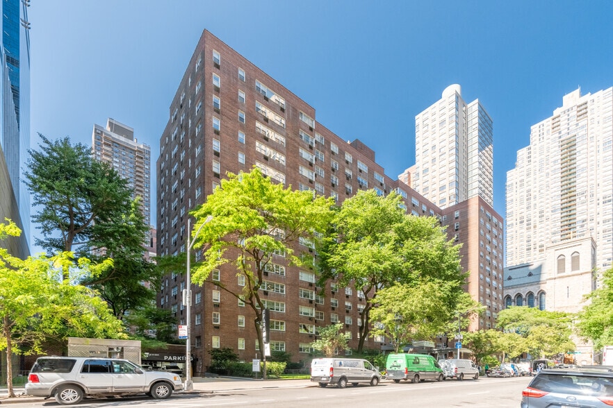 30 W 60th St, New York, NY for lease - Building Photo - Image 3 of 20