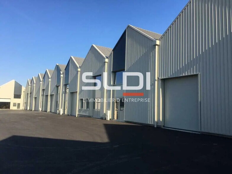 Office in Genas for lease - Building Photo - Image 2 of 5