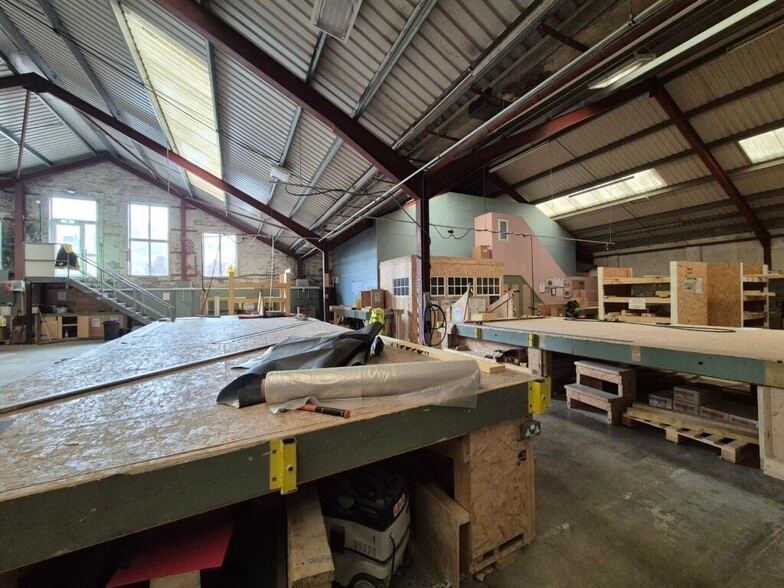 Davids Ln, Ivybridge for lease - Interior Photo - Image 2 of 5