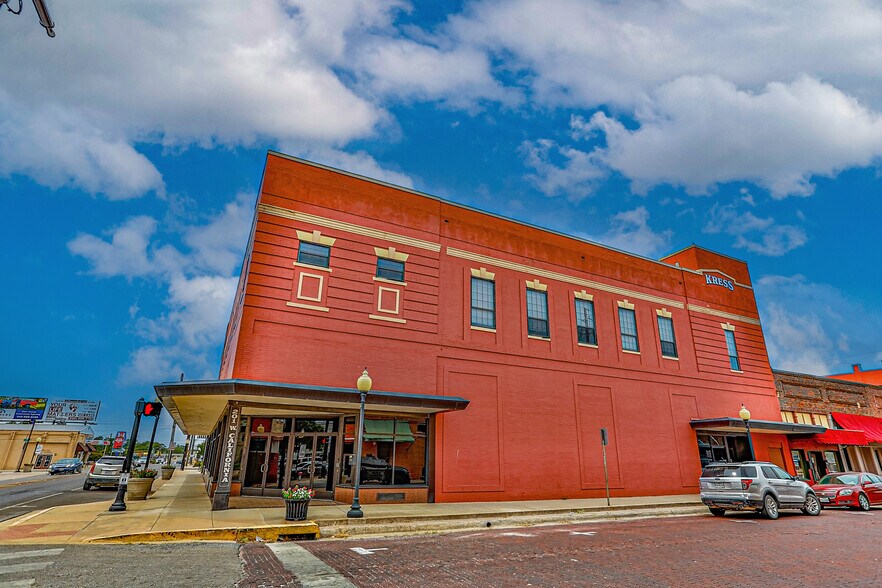 201 W California St, Gainesville, TX à louer - Photo du bâtiment - Image 2 de 21