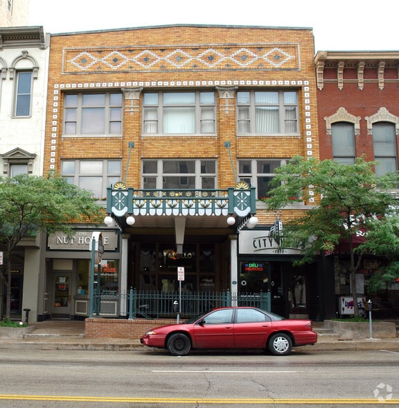 311 Main St, Peoria, IL à vendre - Photo du bâtiment - Image 2 de 59