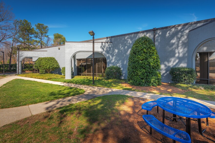 5265-5293 Capital Blvd, Raleigh, NC à louer - Photo du bâtiment - Image 3 de 4