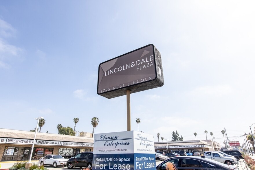 2795 W Lincoln Ave, Anaheim, CA for lease - Building Photo - Image 3 of 4