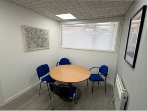77 Croydon Rd, Caterham for lease Interior Photo- Image 2 of 7
