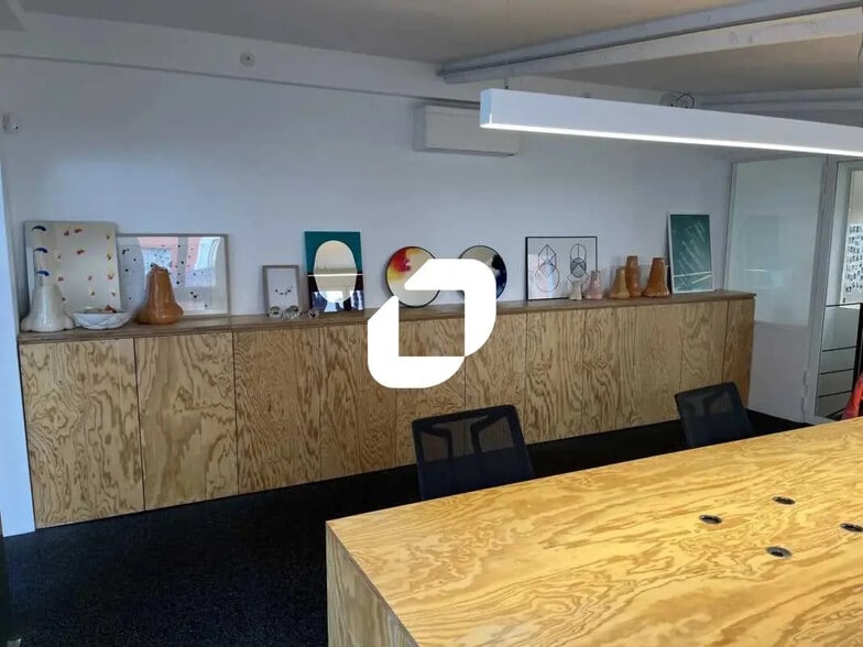 Office in Montreuil for lease - Building Photo - Image 3 of 7