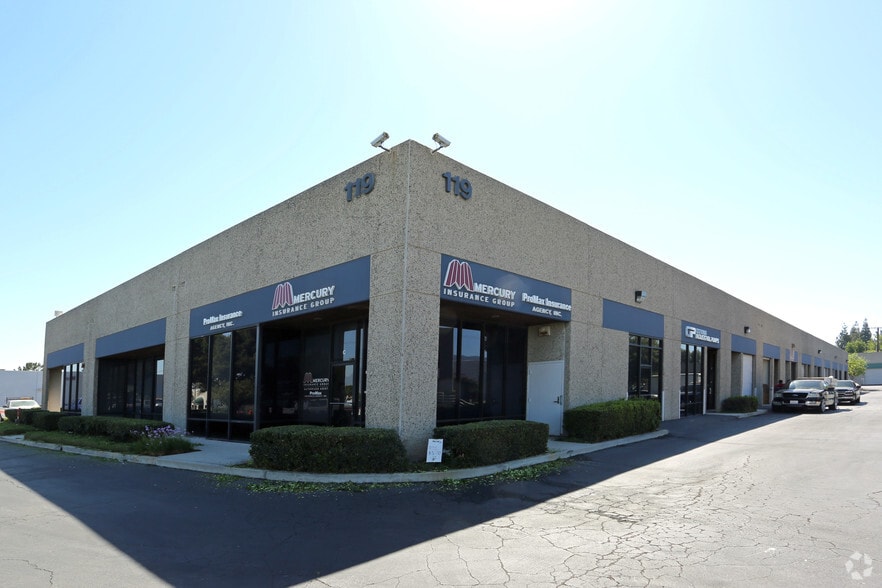 119 N Maple St, Corona, CA for lease - Primary Photo - Image 1 of 7