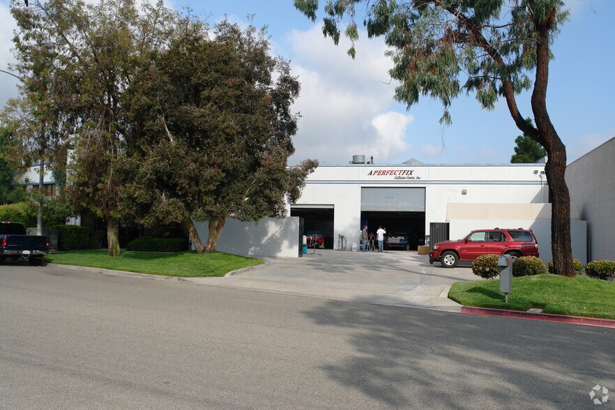 375 State Pl, Escondido, CA à louer - Photo du bâtiment - Image 3 de 4