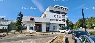 Plus de détails pour Multi-résidentiel à vendre