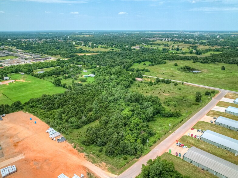 373 Howard Blvd, Harrah, OK à vendre - Photo du bâtiment - Image 2 de 18