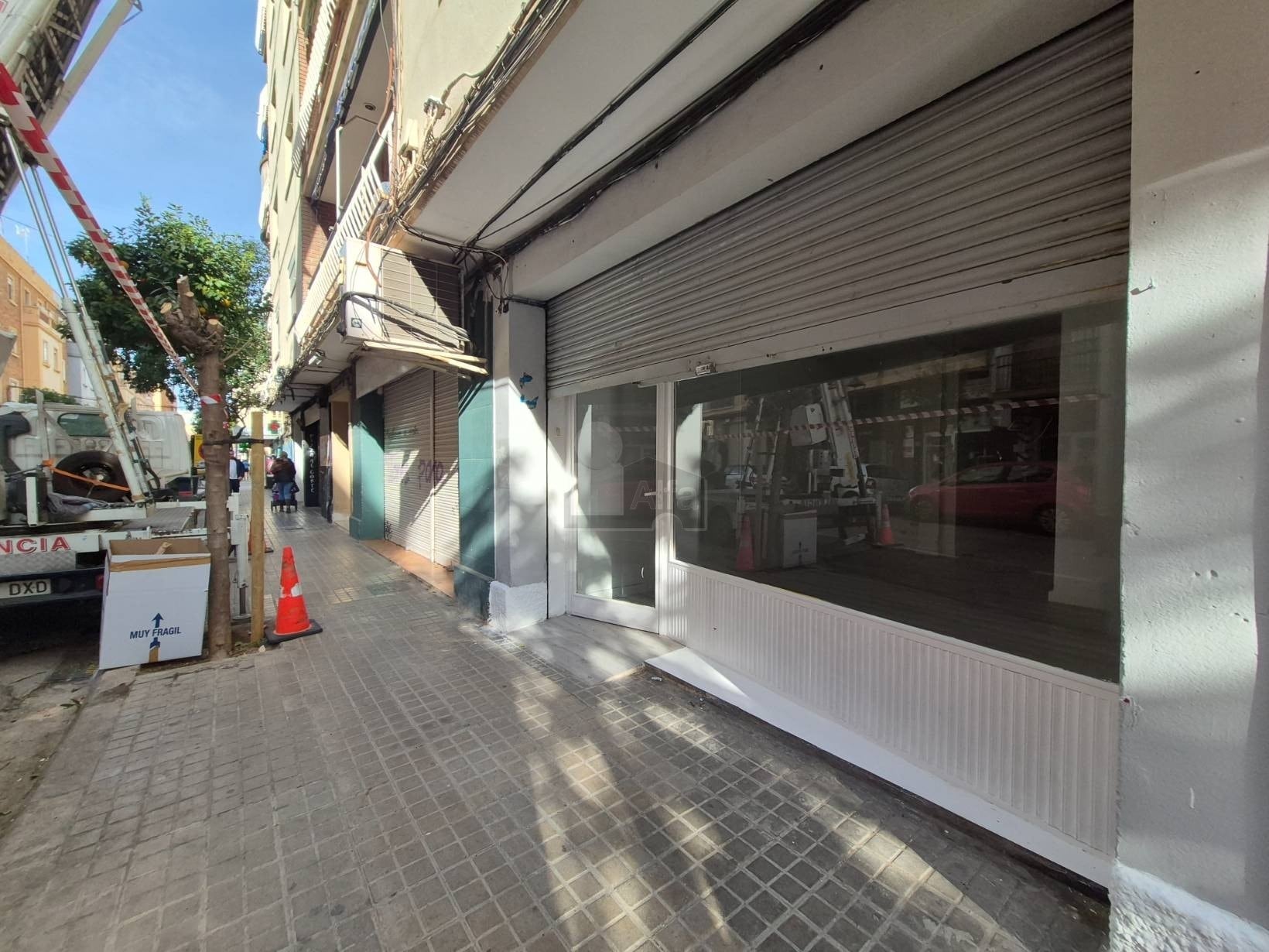 Retail in València, Valencia for lease Primary Photo- Image 1 of 3