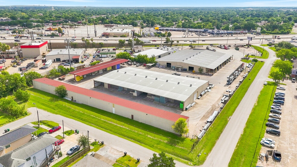 10700 Gulf Fwy, Houston, TX for lease - Building Photo - Image 3 of 23