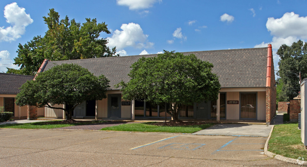 8220 Goodwood Blvd, Baton Rouge, LA for sale - Primary Photo - Image 1 of 1