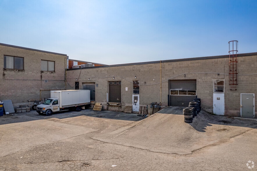 430 Signet Dr, Toronto, ON à louer - Photo du bâtiment - Image 3 de 8