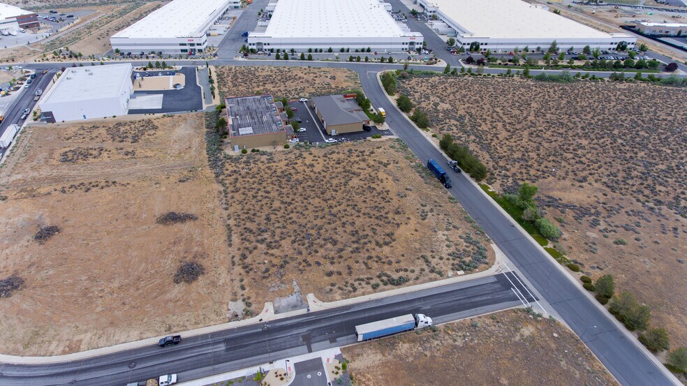 205 Distribution dr, Sparks, NV à vendre - Photo du bâtiment - Image 2 de 8