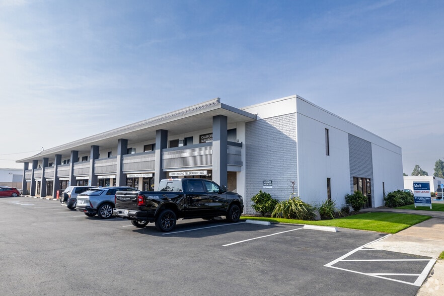 840-898 N Main St, Orange, CA for lease - Building Photo - Image 1 of 9