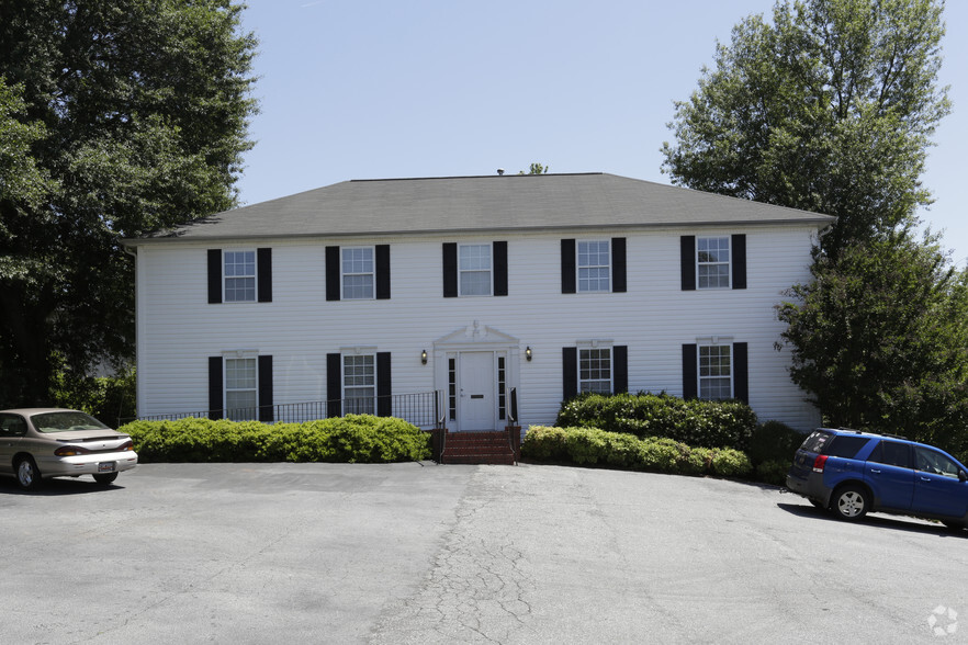 1326 Haywood Rd, Greenville, SC for lease - Primary Photo - Image 1 of 3