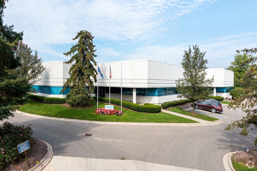 37676-37696 Enterprise Ct, Farmington Hills, MI à louer - Photo du bâtiment - Image 3 de 7
