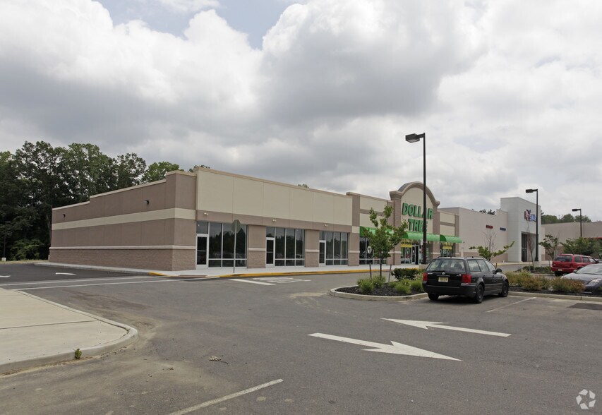 611 Woodbury Glassboro Rd, Sewell, NJ à louer - Photo du bâtiment - Image 2 de 10
