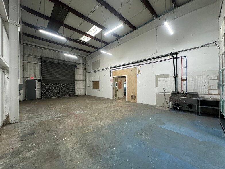 2501 Jennings St, San Francisco, CA for lease - Building Photo - Image 2 of 15