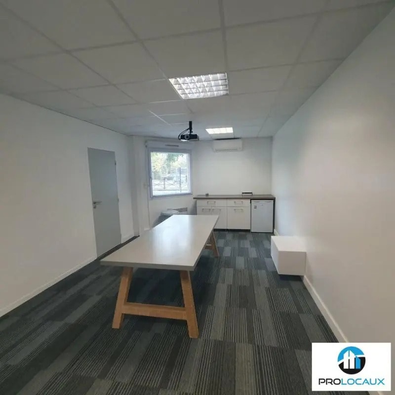 Office in Eybens for sale Interior Photo- Image 1 of 10