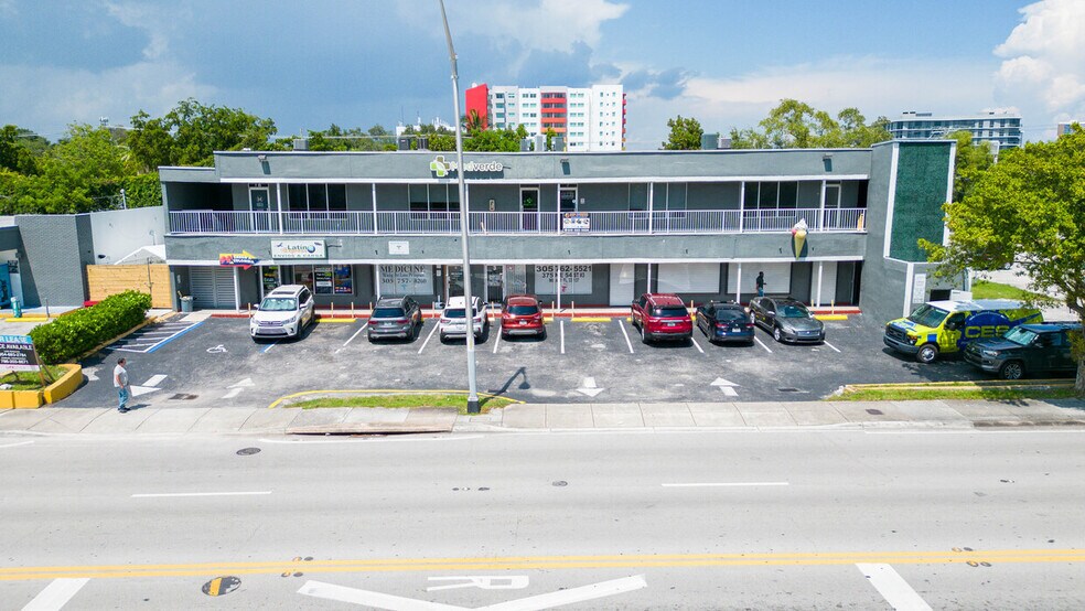 375 NE 54th St, Miami, FL à louer - Photo du bâtiment - Image 2 de 4