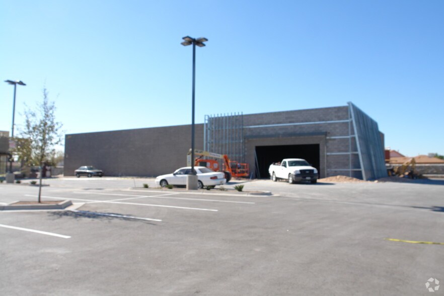 11680 Pebble Hills Blvd, El Paso, TX à louer - Photo du bâtiment - Image 2 de 10