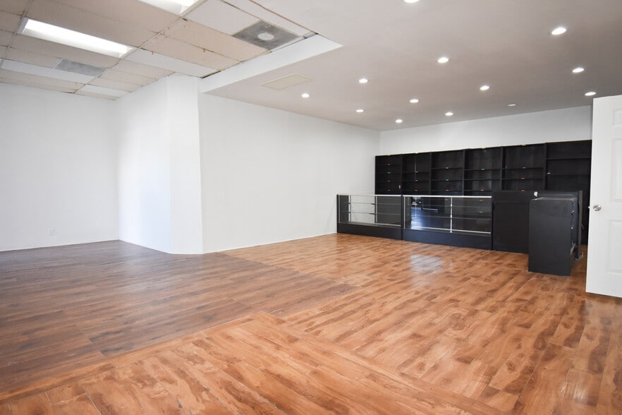 11142 Burbank Blvd, North Hollywood, CA à louer - Photo intérieure - Image 2 de 5