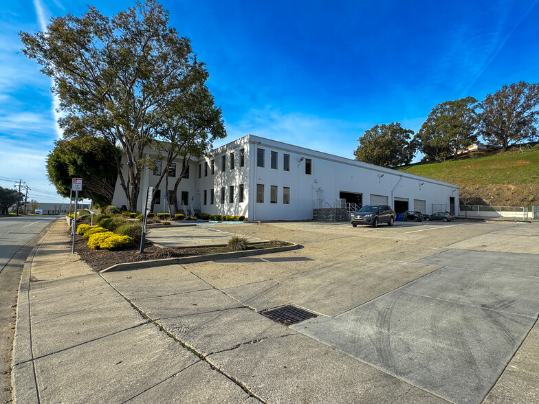 415-425 E Grand Ave, South San Francisco, CA for lease - Building Photo - Image 1 of 9