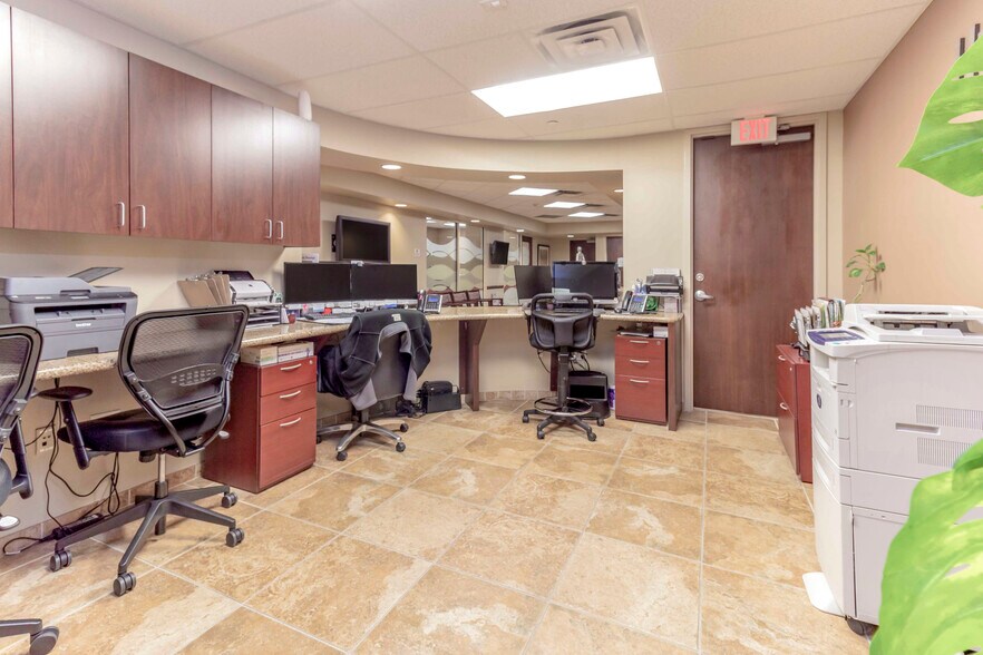 12600 Pembroke Rd, Miramar, FL à louer - Photo du bâtiment - Image 3 de 12