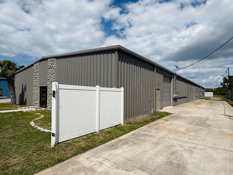 11881 N 44th St, Clearwater, FL à louer - Photo du bâtiment - Image 3 de 15