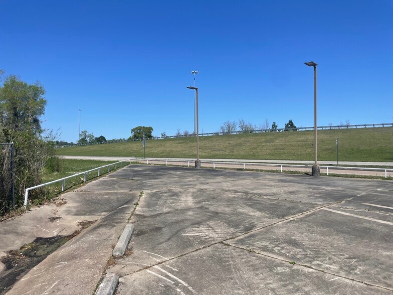 3105 Eastex Fwy, Beaumont, TX à louer - Photo du bâtiment - Image 3 de 4