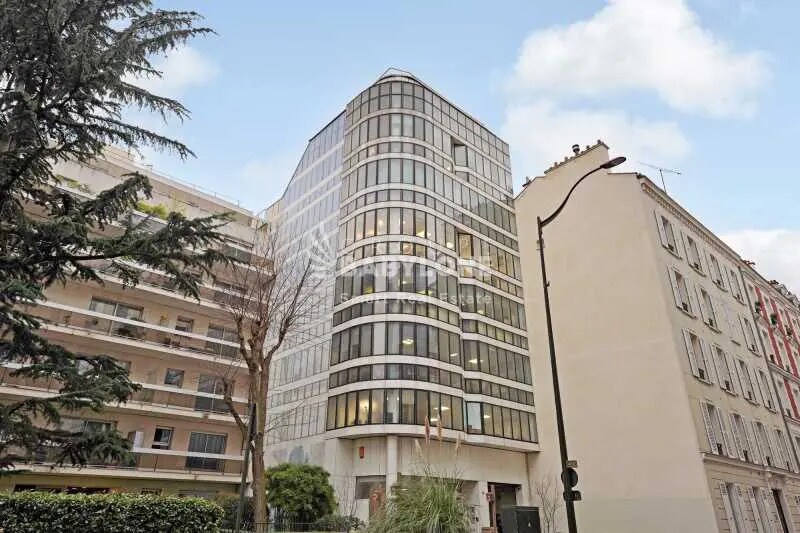Office in Levallois-Perret for lease - Building Photo - Image 2 of 13
