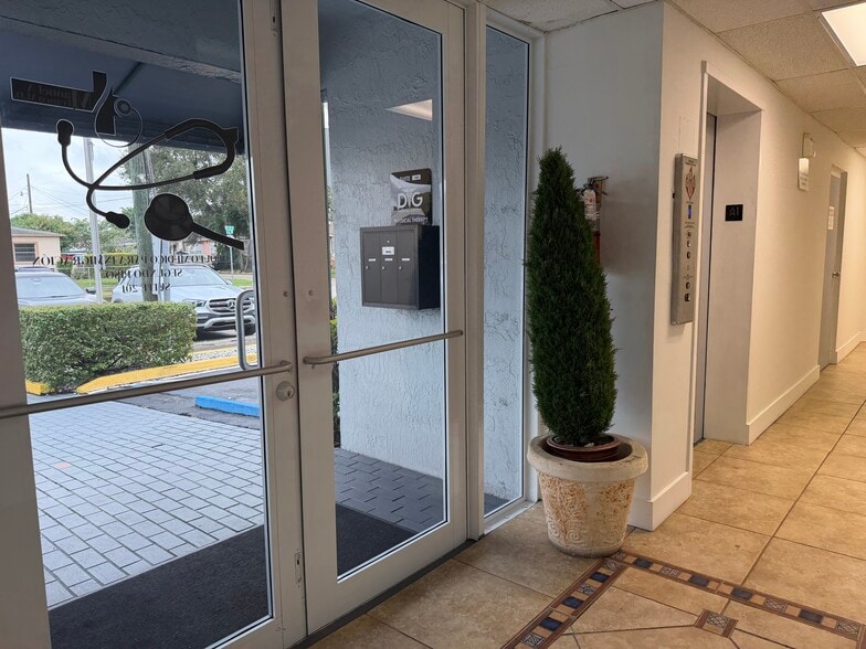 600 NW 35th Ave, Miami, FL for lease - Building Photo - Image 2 of 19