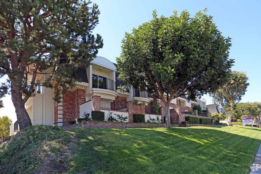 5200 Warner Ave, Huntington Beach, CA à louer - Photo du bâtiment - Image 2 de 11