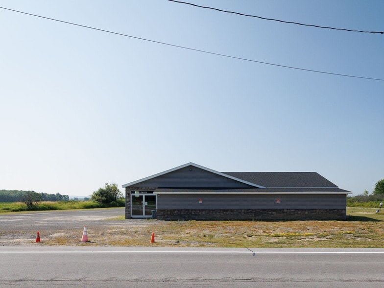 17612 State Route 3, Watertown, NY à vendre - Photo du bâtiment - Image 2 de 33
